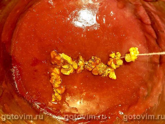 Чурчхела з волоськими горіхами у вишневому соку