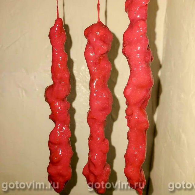 Чурчхела з волоськими горіхами у вишневому соку