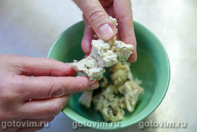 Курячі стегна з сирним соусом горгонзола та волоськими горіхами