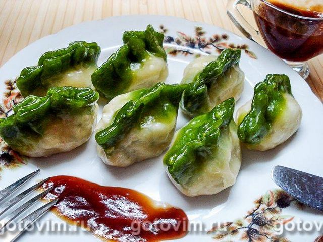 Двоколірні вареники зі шпинатом на пару. Фотографія рецепта