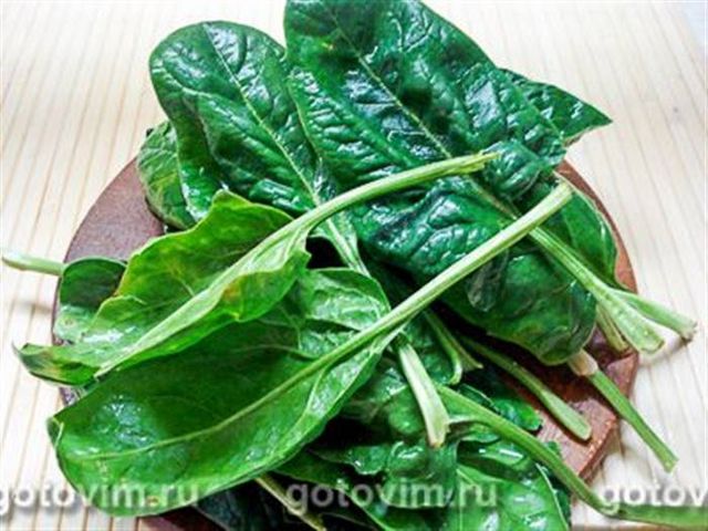 Двоколірні вареники зі шпинатом на пару