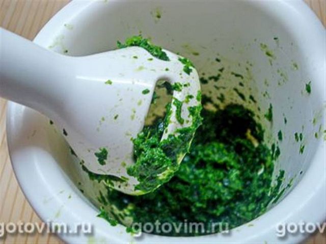 Двоколірні вареники зі шпинатом на пару