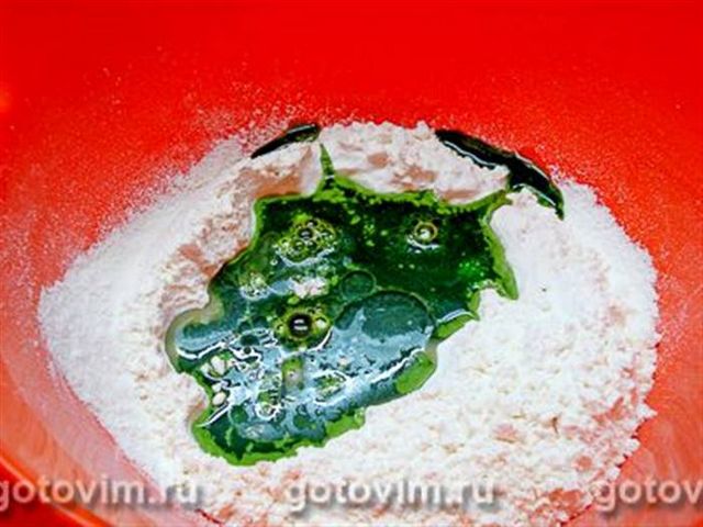 Двоколірні вареники зі шпинатом на пару