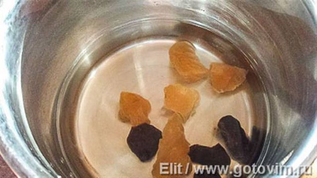 Яблука запечені із сухофруктами та горіхами