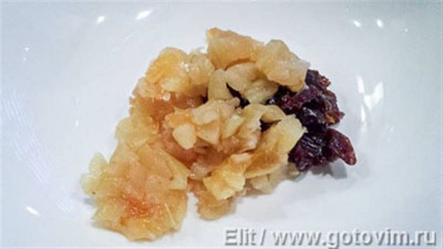 Яблука запечені з сухофруктами та горіхами