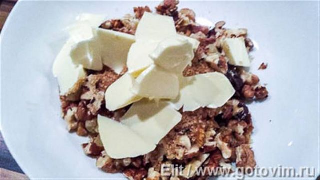 Яблука запечені із сухофруктами та горіхами