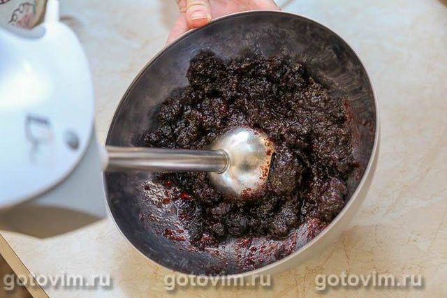 Кисіль із варення з чорноплідної горобини з яблуками