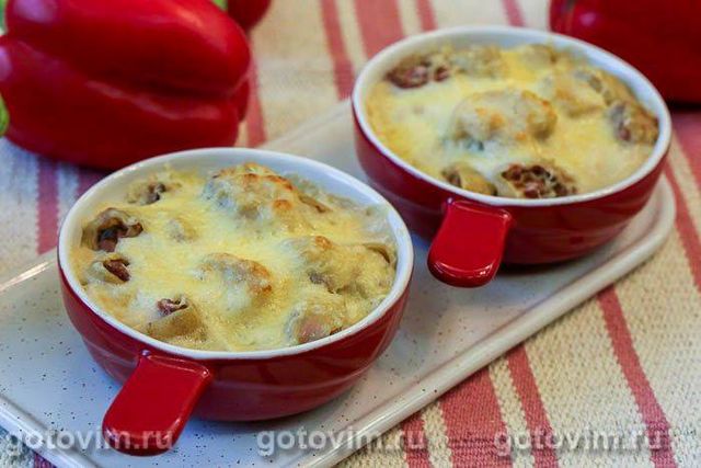 Ліниві пельмені в соусі бешамель із сиром у духовці. Фотографія рецепта