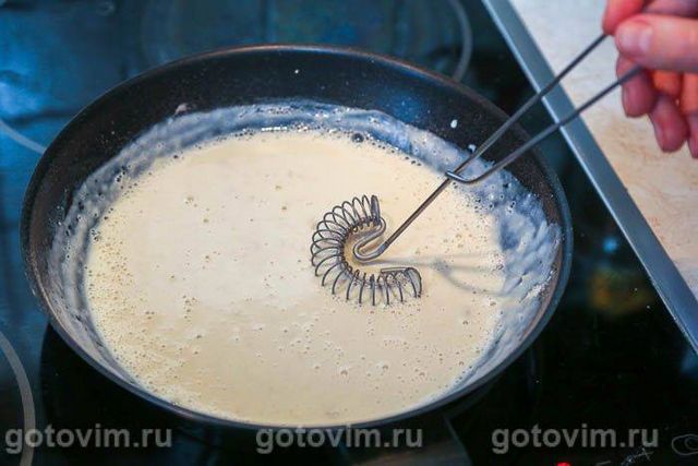 Ледачі пельмені в соусі бешамель із сиром у духовці