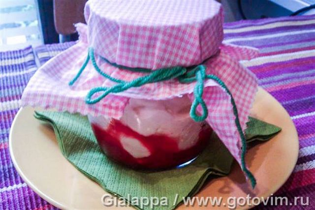 Мус із маскаропне з полуницею. Фотографія рецепта