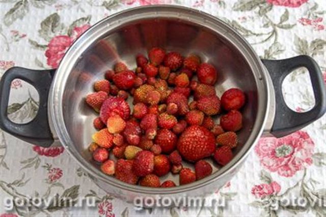 Полуничний квас