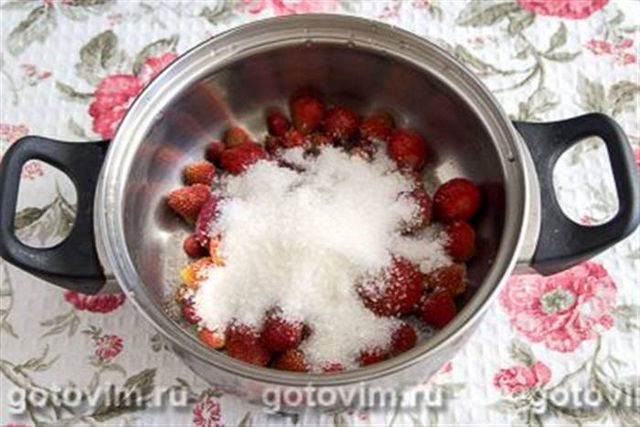 Полуничний квас