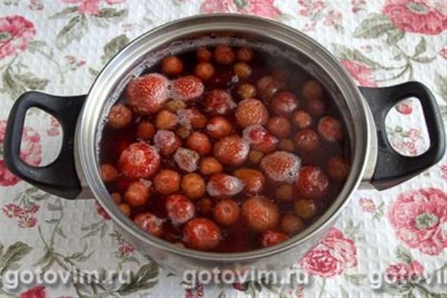 Полуничний квас