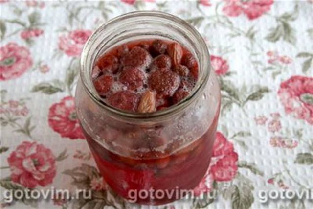 Полуничний квас