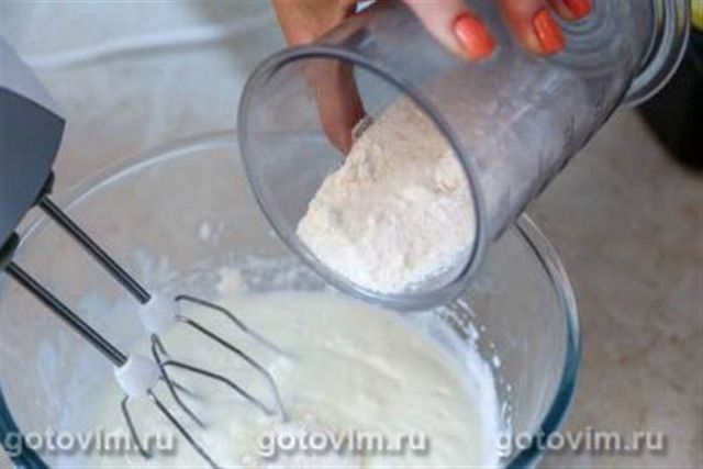 Заморожений йогурт із полуницею