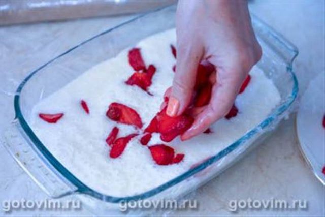 Заморожений йогурт із полуницею