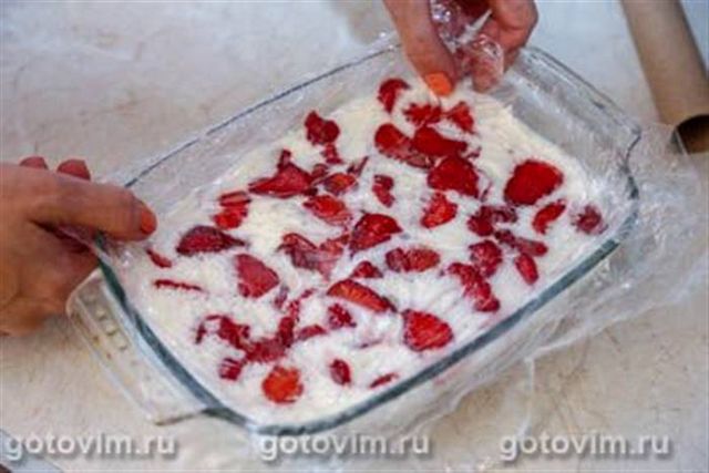 Заморожений йогурт із полуницею