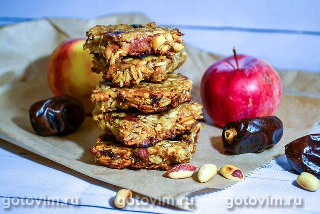 Енергетичні батончики з вівсянки, яблук і арахісу в духовці. Фотографія рецепта
