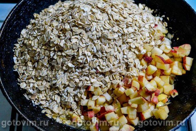 Енергетичні батончики з вівсянки, яблук і арахісу в духовці