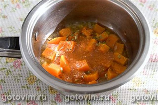 Макарони з гарбузовим соусом і волоськими горіхами