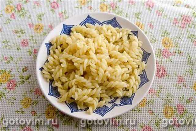 Макарони з гарбузовим соусом і волоськими горіхами