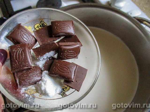 Панакота з шоколадом і гранатом