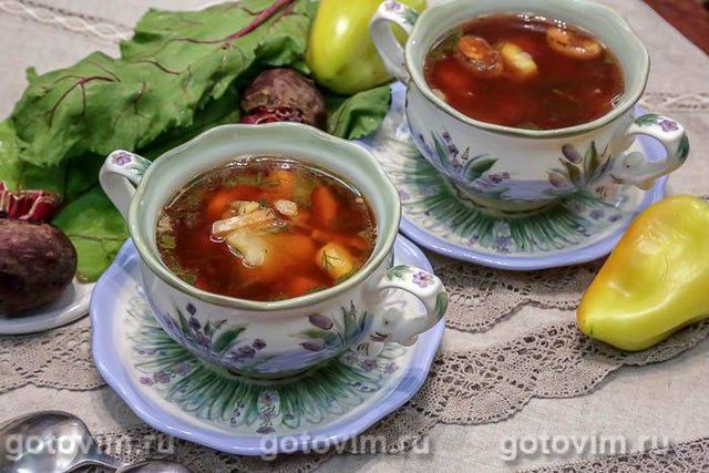 Суп із буряковим бадиллям і смаженими галушками. Фотографія рецепта