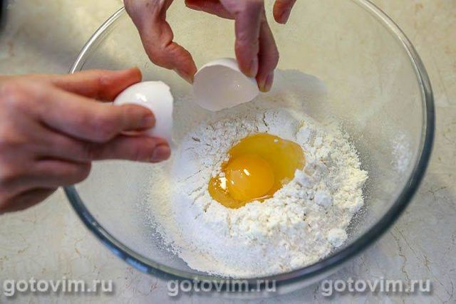 Суп із буряковим бадиллям і смаженими галушками