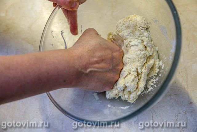 Суп із буряковим бадиллям і смаженими галушками