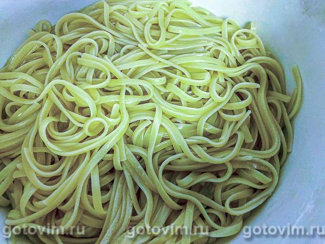 Тальятелле з куркою і беконом у вершковому соусі 